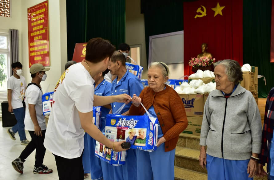 Trao yêu thương đến trung tâm bảo trợ xã hội tại thành phố Đà Nẵng